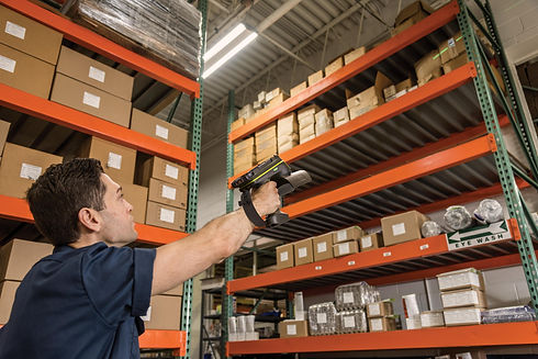 rfd90-photography-application-long-range-tc5x-warehouse-shelves-inventory-rfid-3600x3600.j