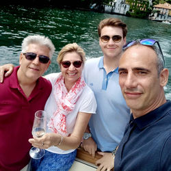 002-private-boat-tour-family-happy-guests-captain-skipper-lorenzo
