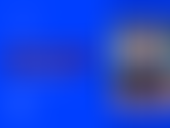 homem de braços cruzados