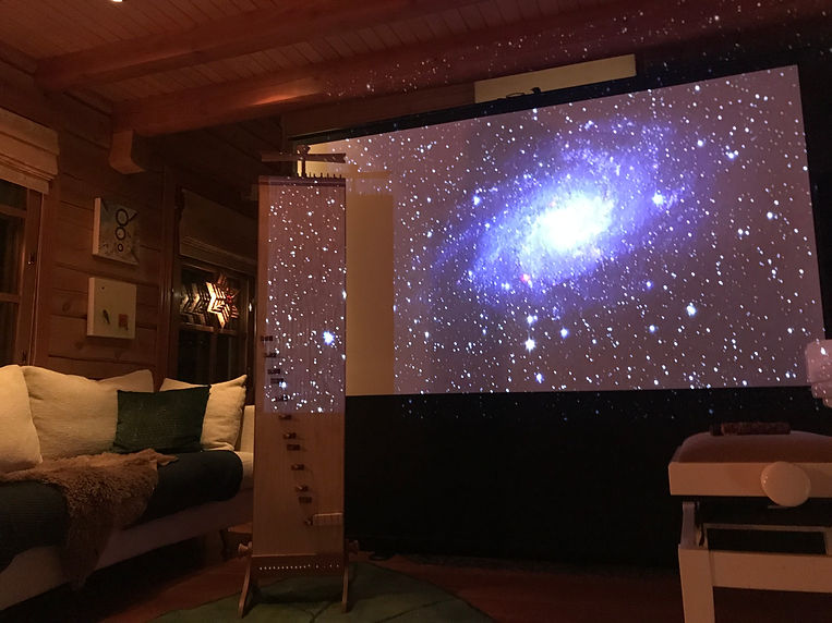 Kotikonsertti universumikuvalla.jpeg