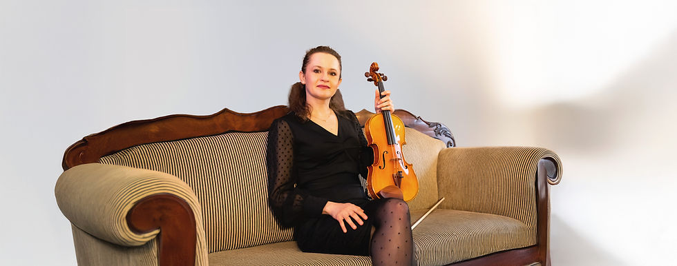 Portrait Magdalena mit Geige