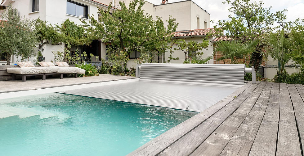 Piscine avec volet éléctrique - Ideal Piscine