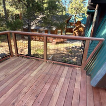 Hog wire railing corner detail with redwood top, cap, and bottom rails