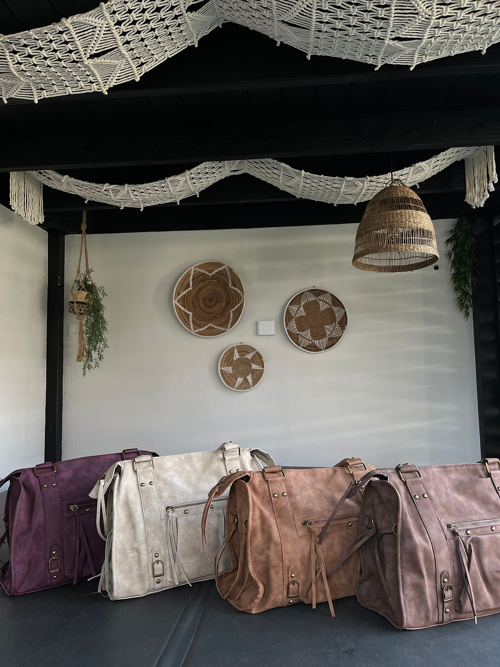 Thumbnail: ‘La Vie’ grote, beige, leder-look schoudertas