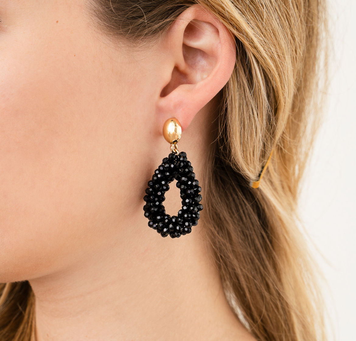 Oorbellen hangers zwart en goud