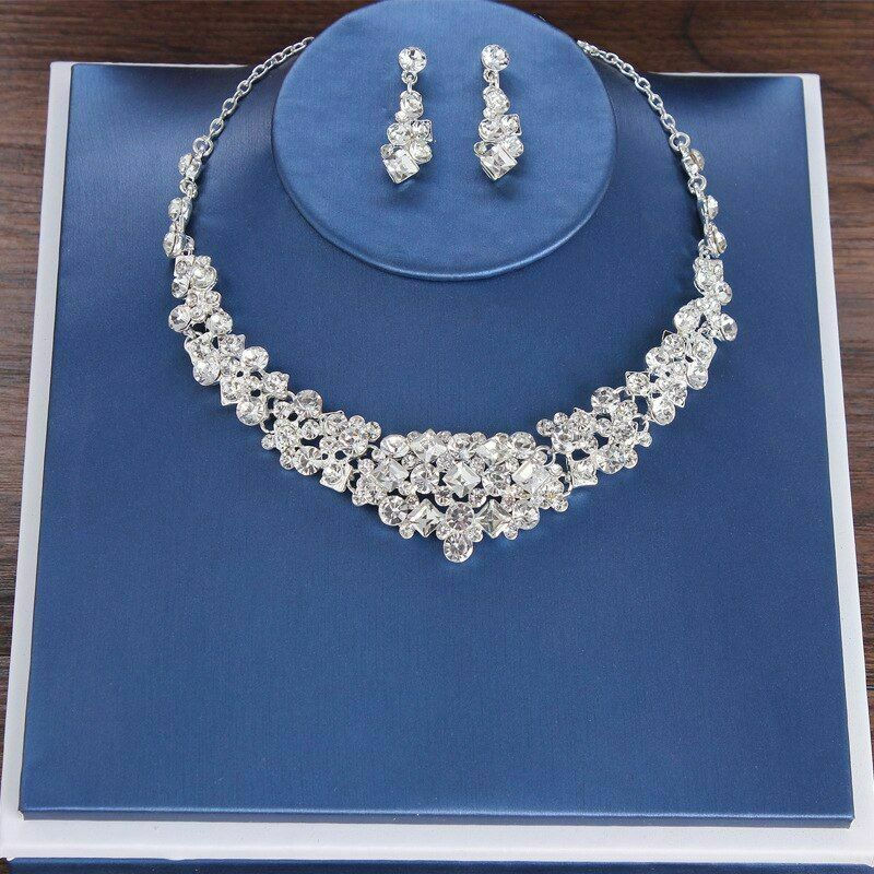 Miniature : Ensemble collier, boucles d'oreilles et couronne