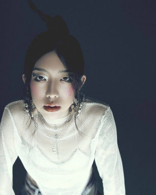 Talented singer, fashion photography, professional photographer