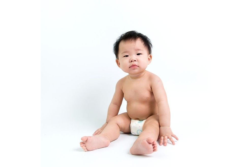札幌で赤ちゃんの発達や向き癖に対応するオステオパシー整体。ハイハイ前の赤ちゃんが座っている様子