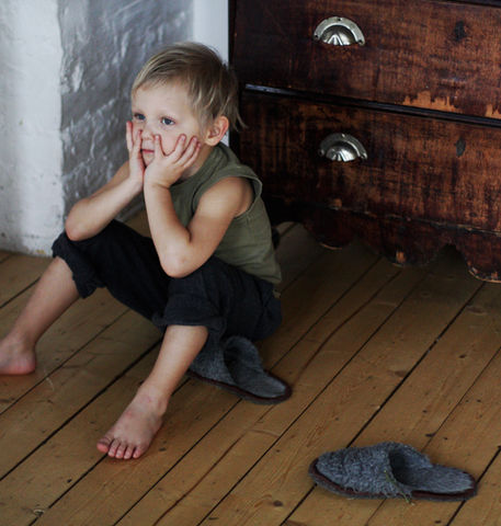 Kid without shoes