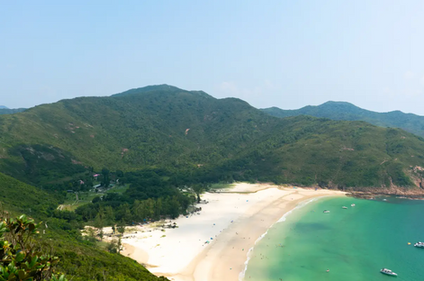 I was born and raised in Hong Kong. Here are the 6 best and 6 worst things about the city.