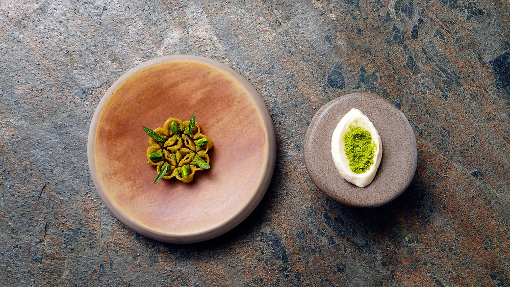 Demir tatlısı, milk , pistachio, zahter