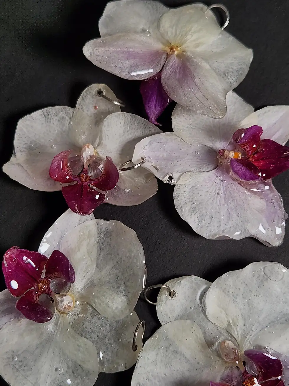 Miniatura: White Orchid Pendant