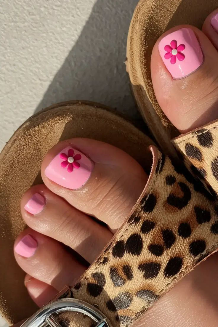 June Toe Nails Ideas 2025_ Trendy Summer Pedicure Colors