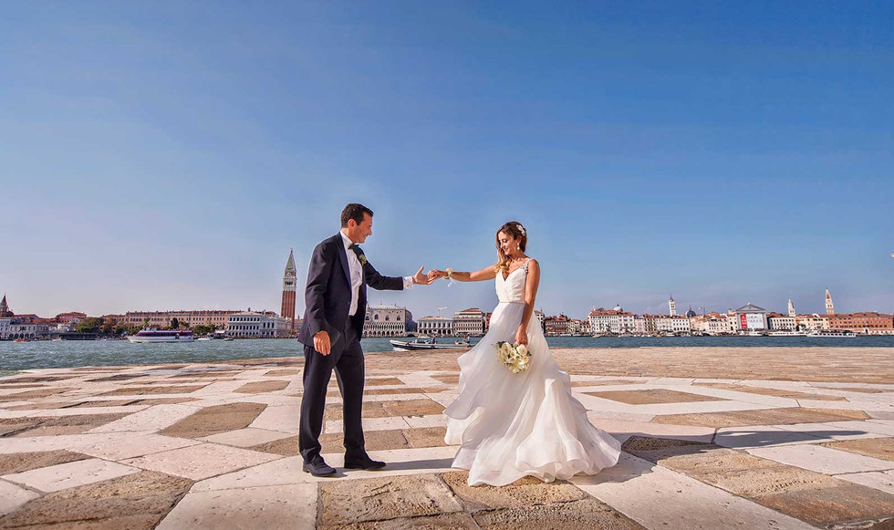 Symbolic wedding at San Clemente Palace Kempinski by the best venice Photographer