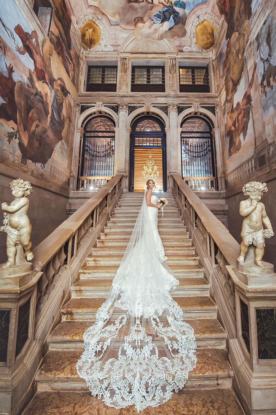 Symbolic wedding in Venice luxurious palace.