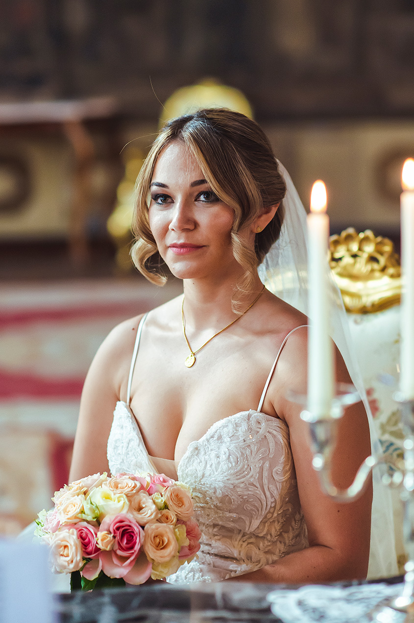 Symbolic wedding in Venice luxurious palace.