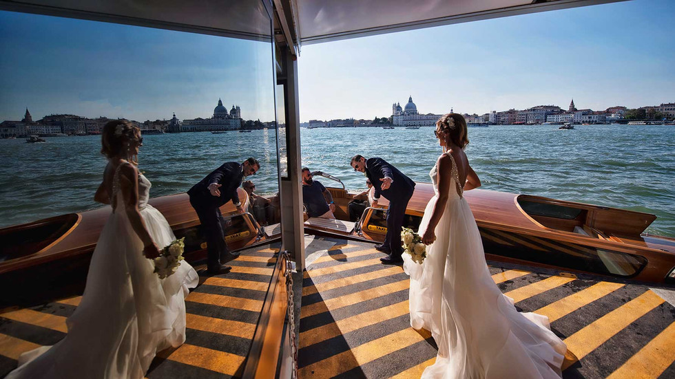 Symbolic wedding at San Clemente Palace Kempinski by the best venice Photographer