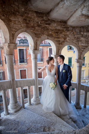 Wedding photographer in Venice at Scala Contarini del Bovolo