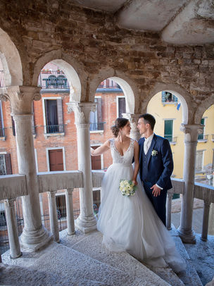 Wedding photo session in contarini dell bovolo