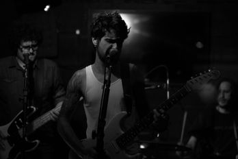Em paz e em estúdio: o lançamento do primeiro EP de João Reis Trio