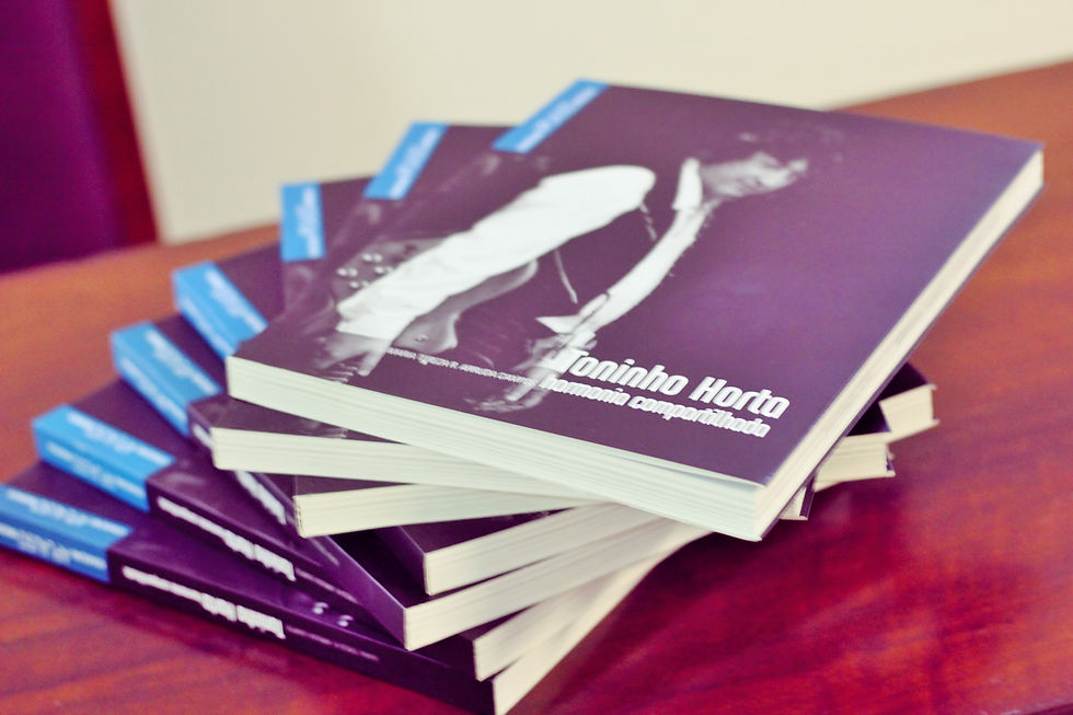Livro "Toninho Horta - harmonia compartilhada"