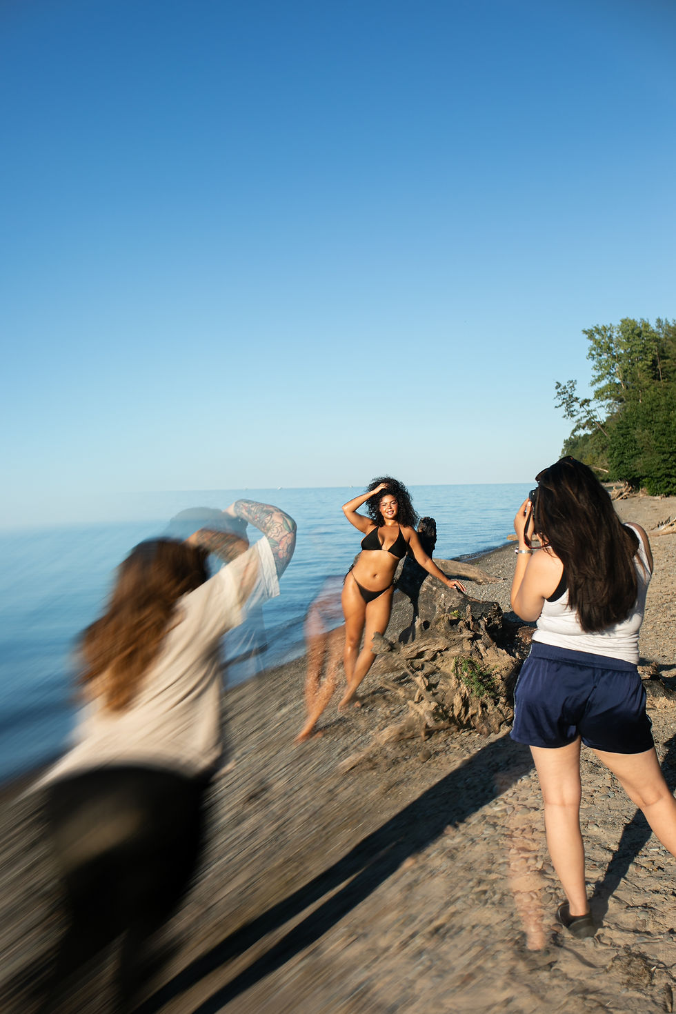 Behind the scenes of Courtney & Nina Photographing Model Jayin