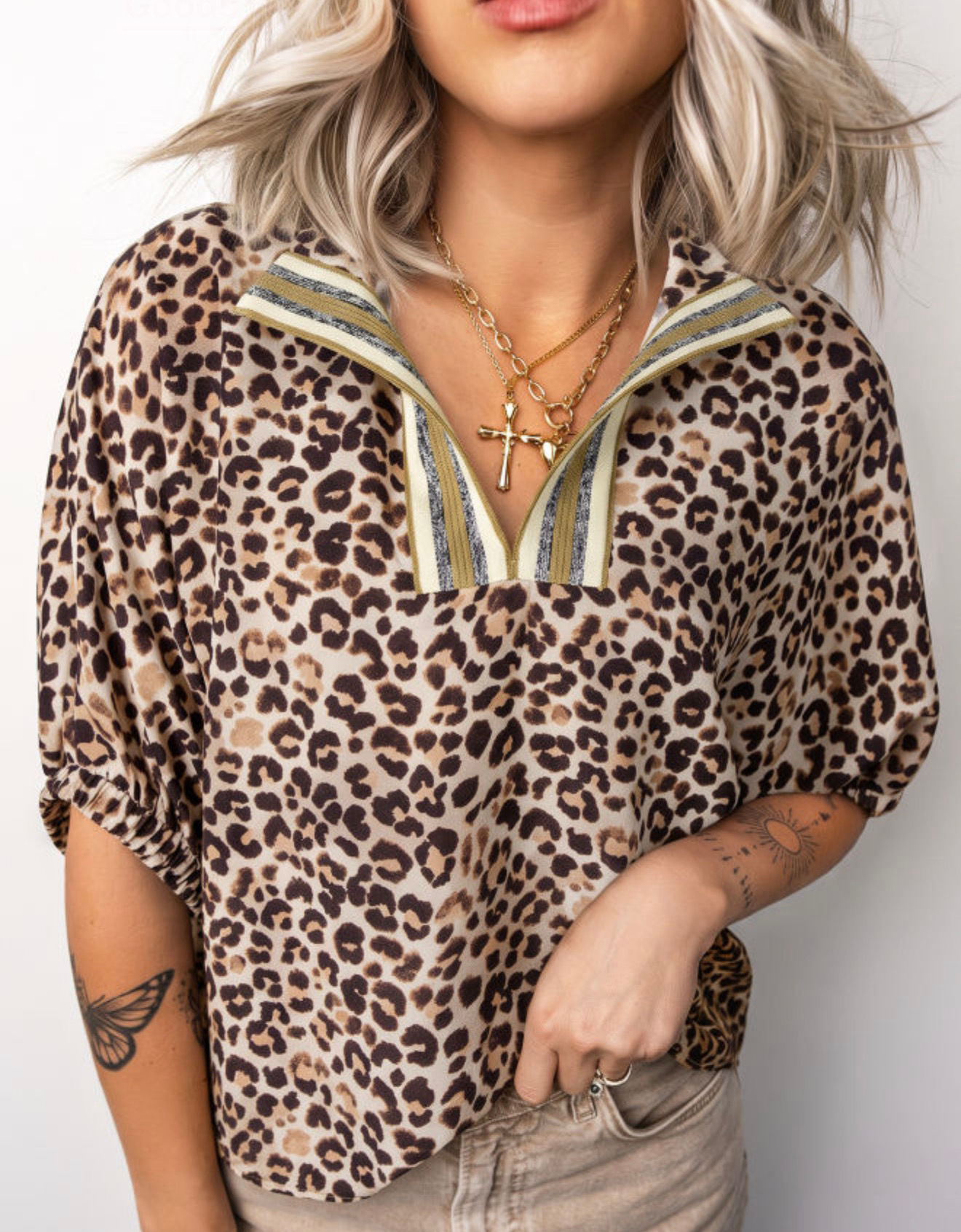 Leopard contrast trim vneck top