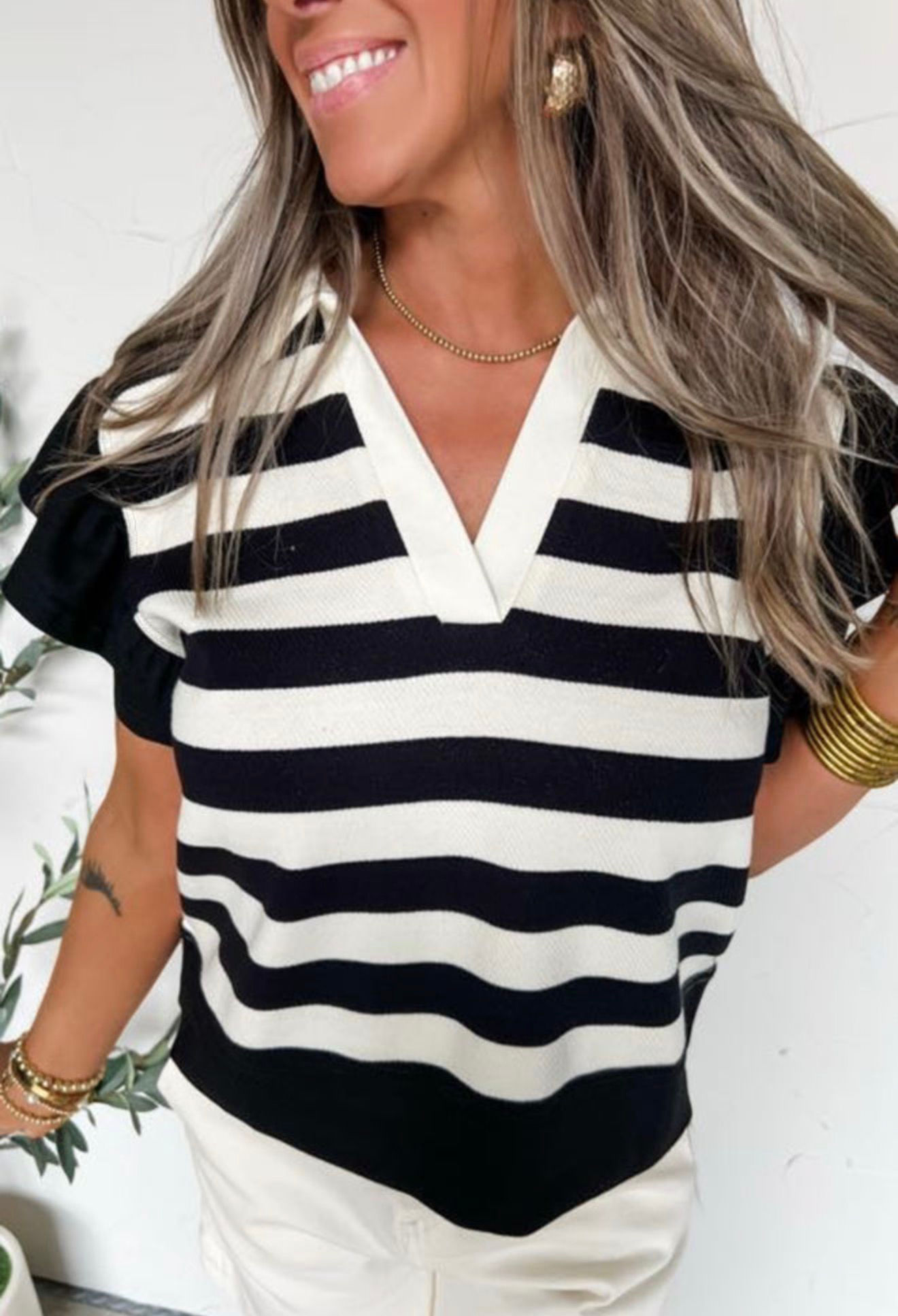  Lack and white stripe ruffle sleeve vneck