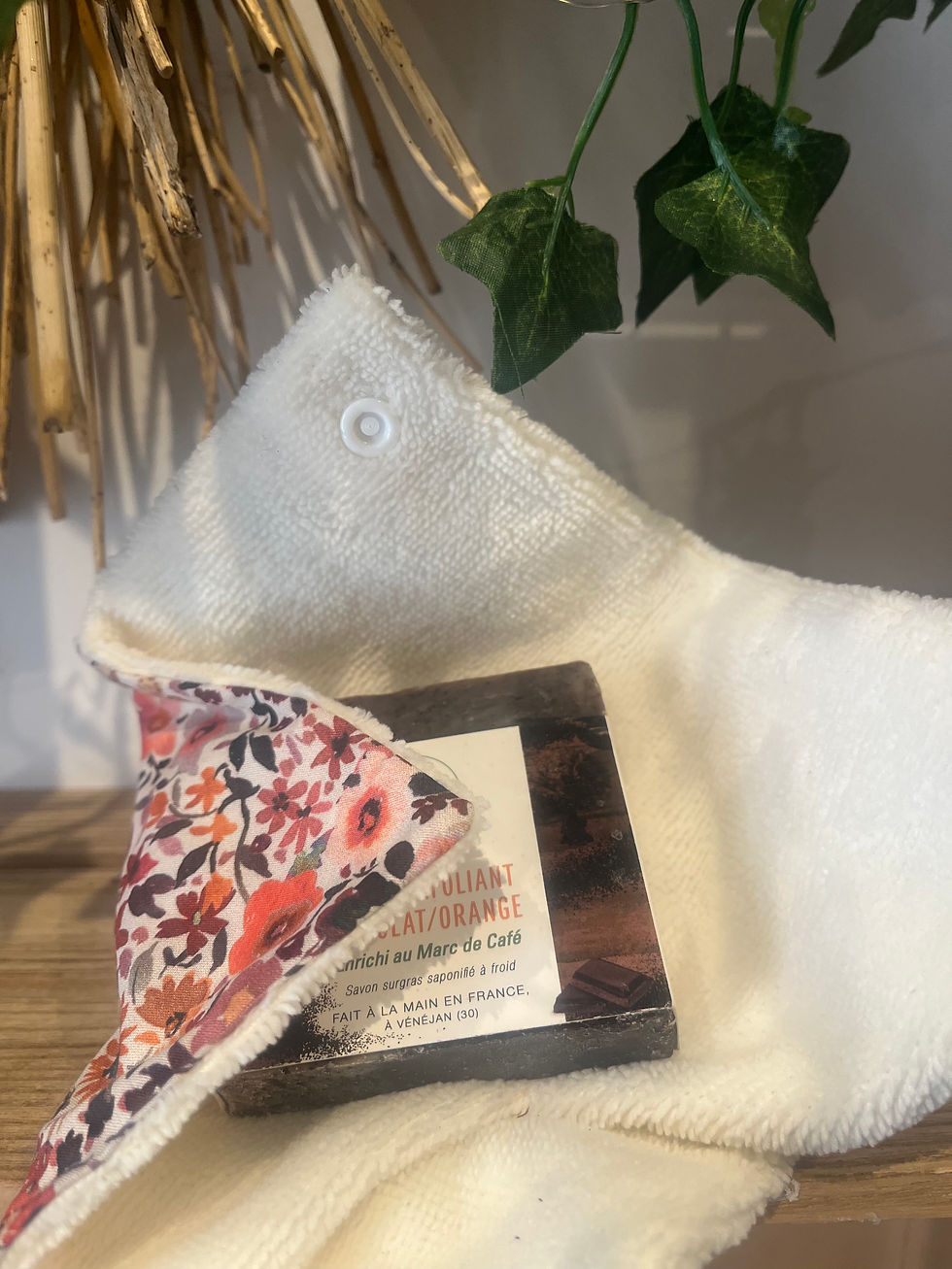 Miniature : Pochette fleurie pour transporter le savon