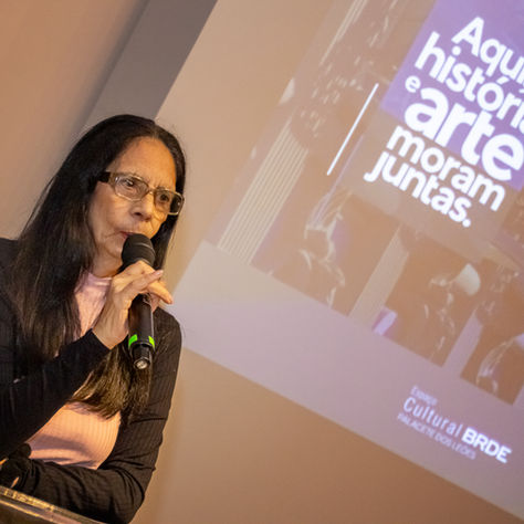 Andréa Motta faz discurso sobre Mariana Coelho nos 10 anos do Coletivo Marianas