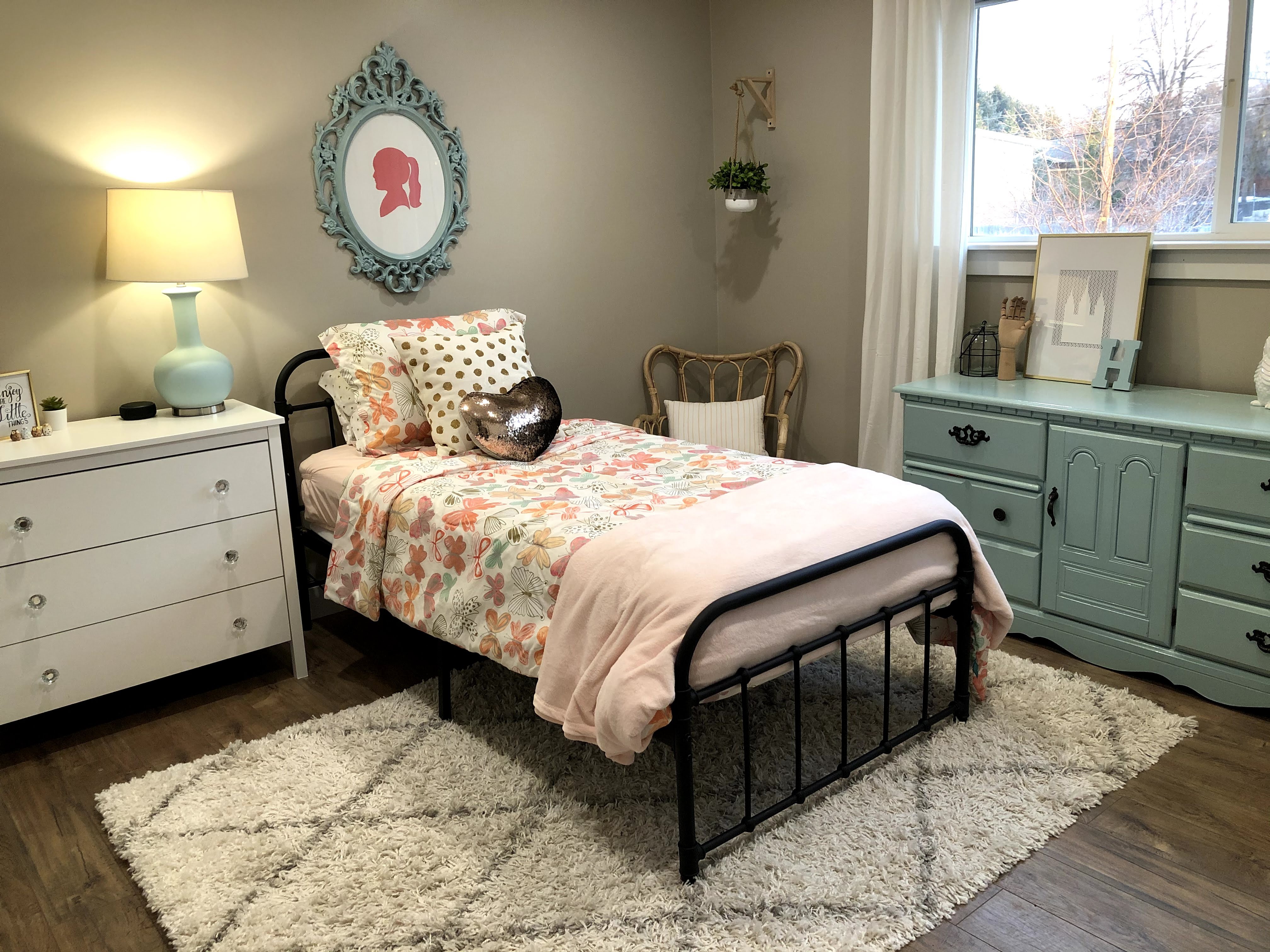 Before Girls Bedroom Makeover Boho Style
