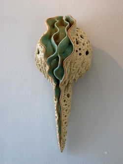 2004 「源から源へ」２３×２３×５５㎝（水流ポンプ内蔵）