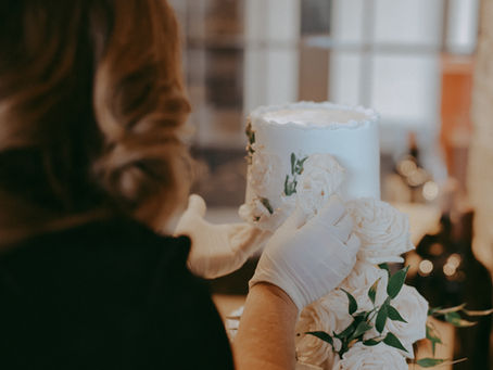 What Sets a Luxury Wedding Cake Experience Apart