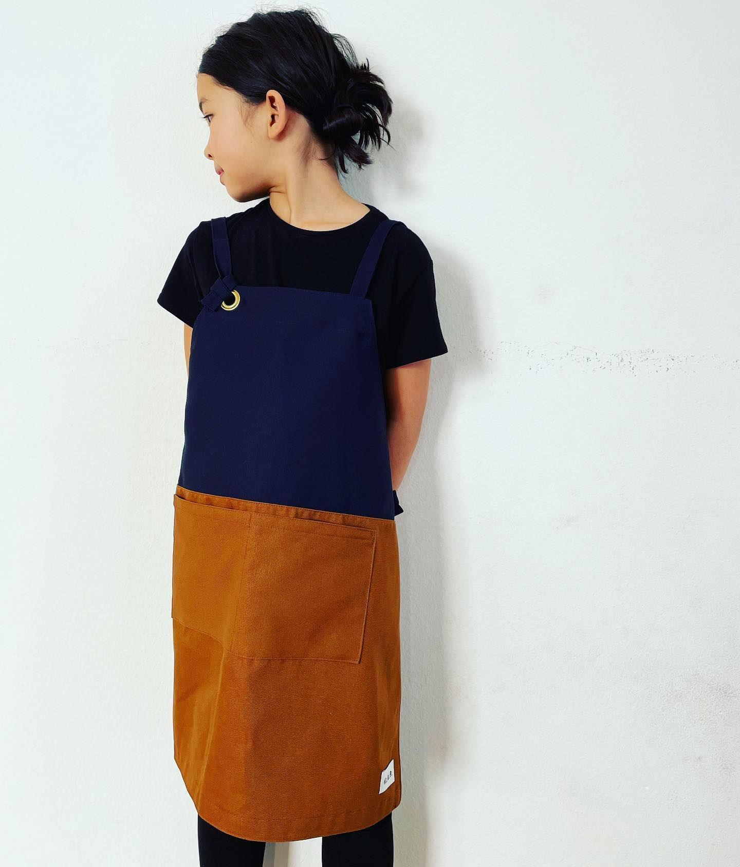 G.K.P. Kids Slip-On Apron: Dark Navy X Walnut Canvas