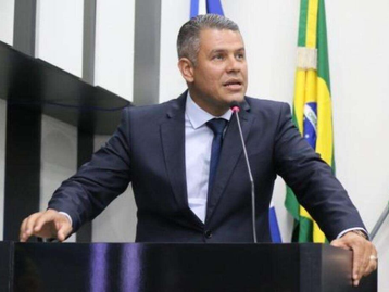 Vereador cobra informações sobre contratos com terceirizadas e denuncia “cabidão de empregos”