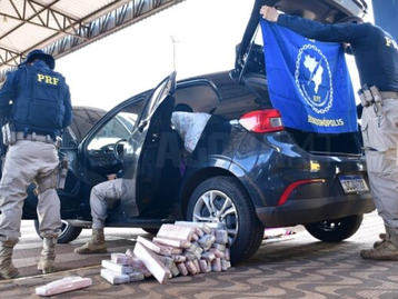 Casal é preso transportando maconha em carro roubado na BR-163 em Rondonópolis -MT