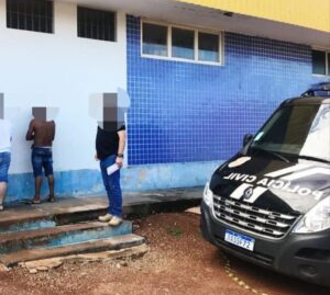 Pai morre e filho fica ferido após serem atropelados na calçada por motorista embriagado