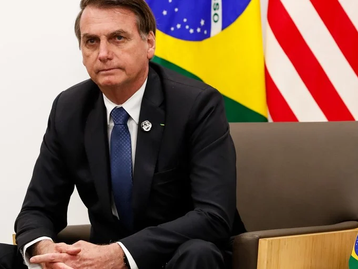Bolsonaro tem cartão de vacinação investigado por possível adulteração