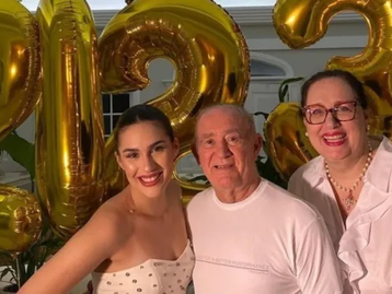 Renato Aragão celebra chegada de 2023 com família após internação: ‘Um feliz 2023 para todos’