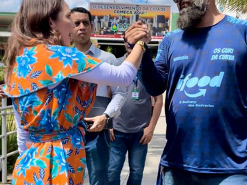 Vereadora se reúne com motoboys e cobra justiça por morte de entregador após acidente em buraco 