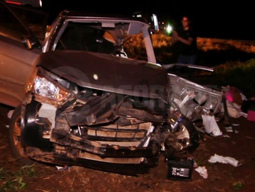 Motorista perde controle da direção, roda na pista, bate em caminhão e capota veículo na MT-358