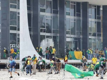 Segunda-feira começa com perícia e reunião de líderes sobre atos de vandalismo