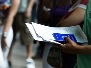 Taxa de desemprego abre 2023 em 8,4%, o menor nível em oito anos