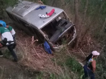 Ônibus com policiais militares sofre acidente na BR-174, em Cáceres (MT)