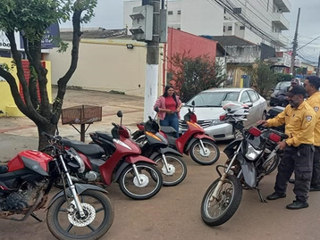 Blitz alerta motoristas sobre estacionamento irregular na região central