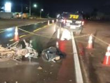 Colisão entre moto e carreta na Rodovia dos Imigrantes em VG deixa um morto