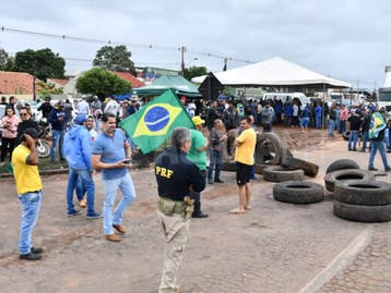 Manifestantes seguem bloqueando rodovias em Rondonópolis e outras cidades de MT