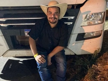 Arquiteto morre após bater caminhonete na viatura da PRF em MT