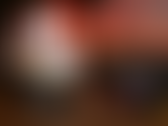 Motociclista fica ferida após perder o controle e bater em carreta estacionada