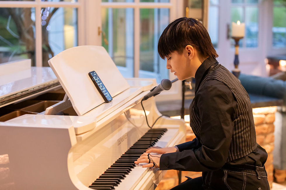 Ash Piano and Voice - Live performance
